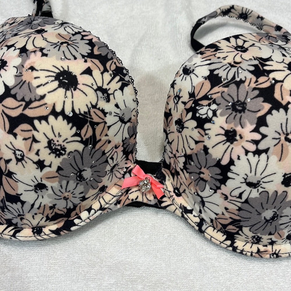 Victoria’s Secret 36D push up bra